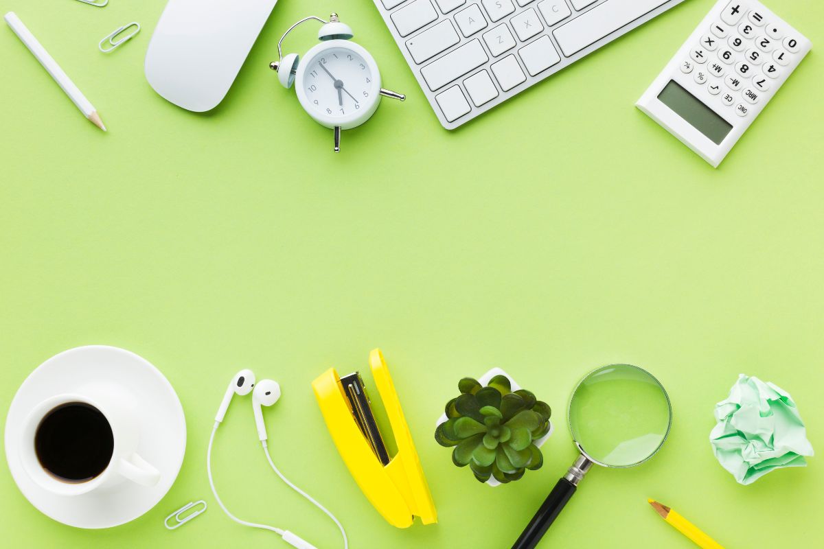 clean and organised desk